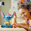 fille qui joue avec Stitch Lego Disney Jouets Réunion